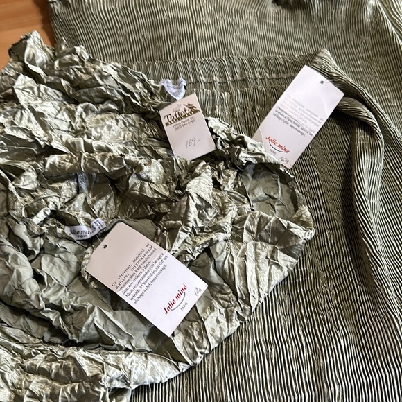 Pretty Jolie Mine Paris Celery Satin Crinkle Skirt Set Sz 10 NWT! Orig $338! - Picture 7 of 10